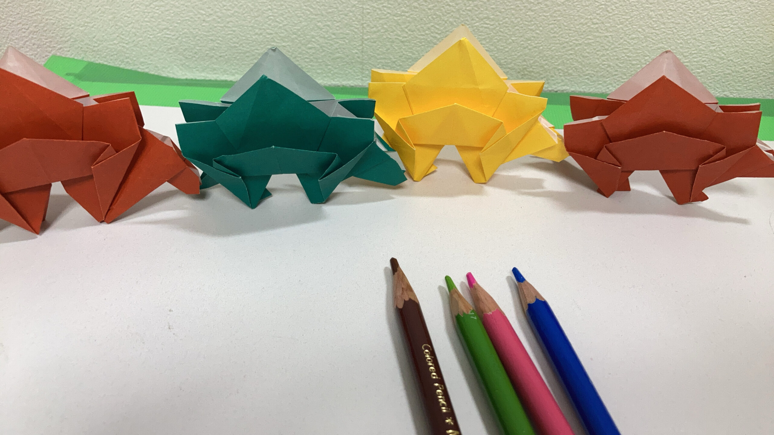 折り紙で恐竜作り 丁寧に過ごすこと 子どもから未来の発想力を引き出す