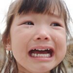 間違えたり、負けたりすると泣いて怒る子
